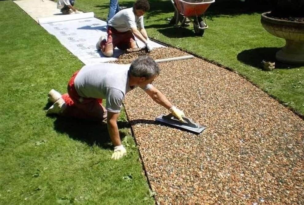 Colocación de una alfombra de piedra y sus pasos tecnológicos.