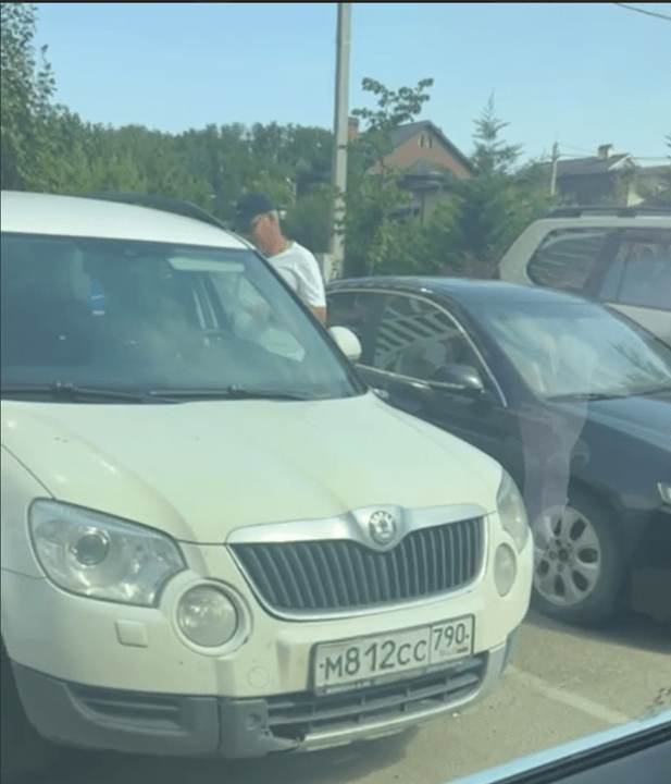 El coche con el número М812СС 790RUS Skoda Yeti está matriculado